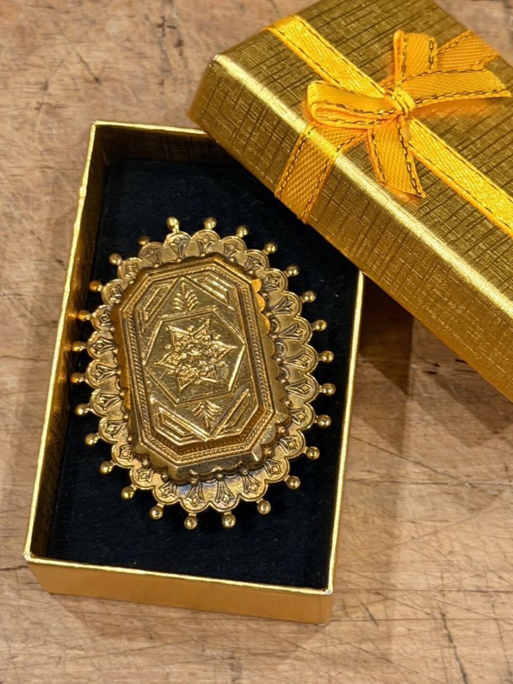 Vintage Gold-Tone Ornate Brooch Pin With Intricate Star Design And Gift Box